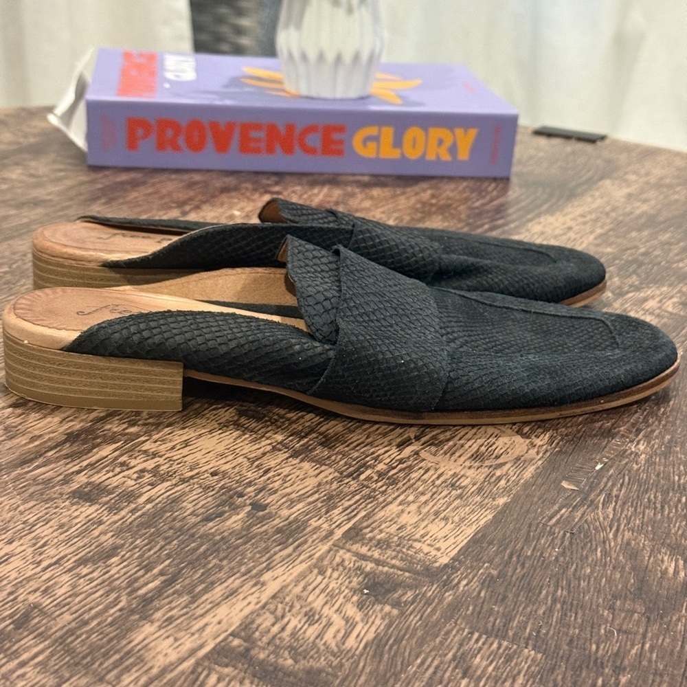 Free‎ People Black Mules with Pointed Toe and Open Back